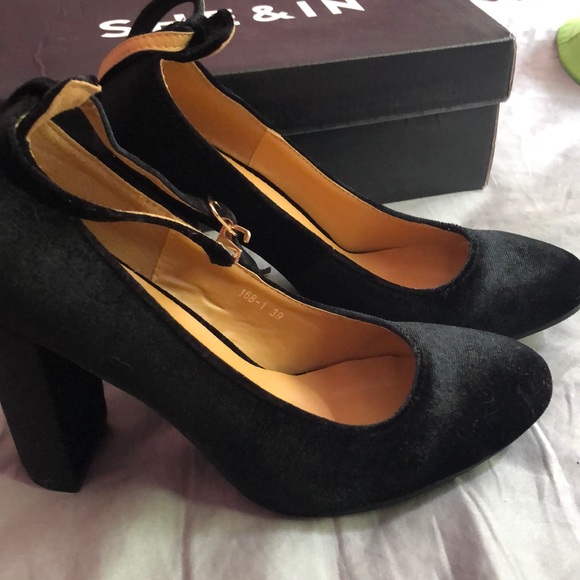 heels - Picture 2 of 3